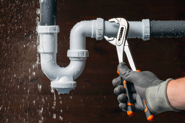Professional Water Line Repair technician working in Gordonville, TX